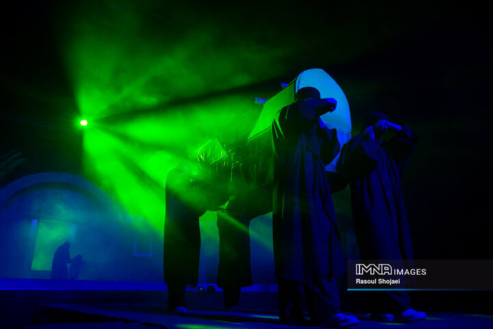 نمایش میدانی «محرمانه»