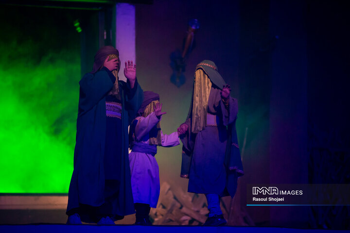 نمایش میدانی «محرمانه»