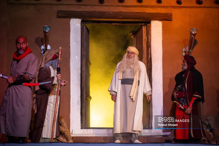 نمایش میدانی «محرمانه»