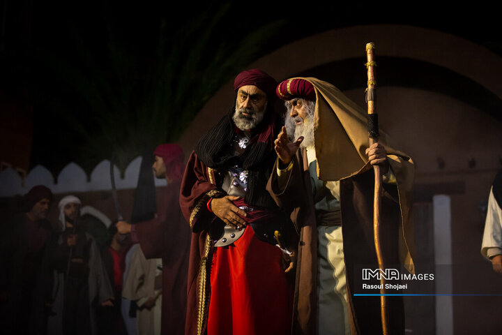 نمایش میدانی «محرمانه»