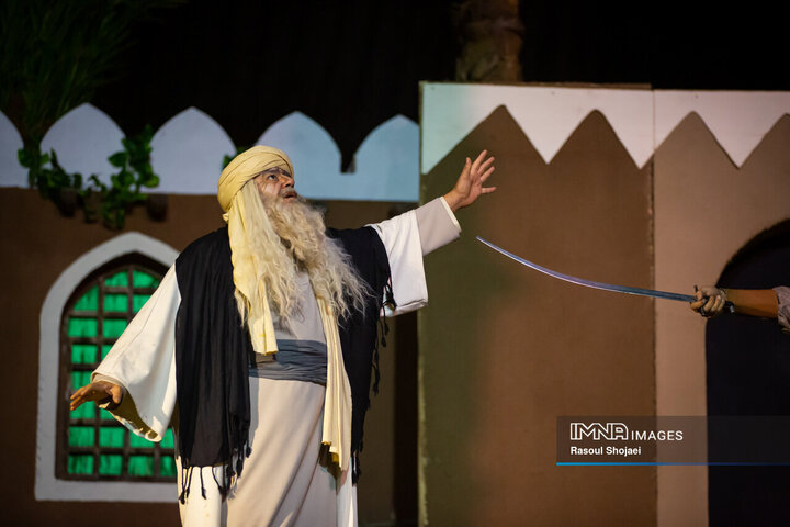 نمایش میدانی «محرمانه»