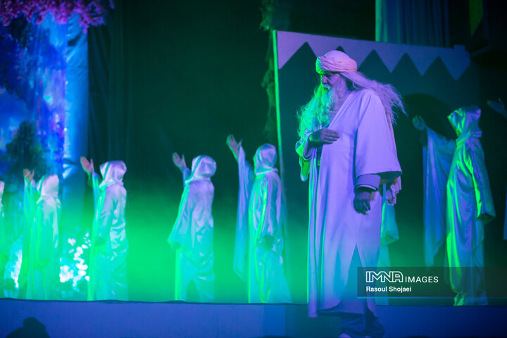 نمایش میدانی «محرمانه»