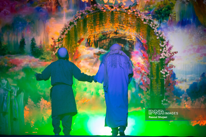 نمایش میدانی «محرمانه»