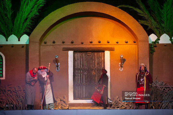 نمایش میدانی «محرمانه»