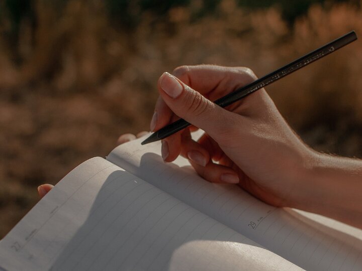 شعر؛ پلی جهانی برای روایت رحمت و انسانیت