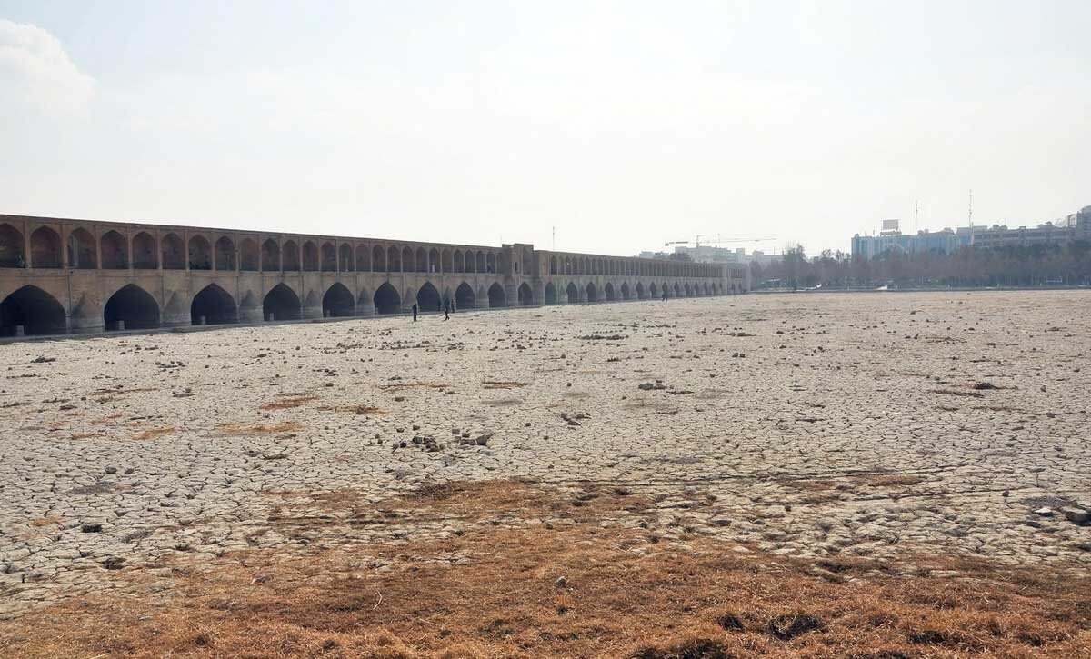 بحران آب اصفهان تنها با مشارکت دولت، نهادهای استانی و مردم قابل حل است