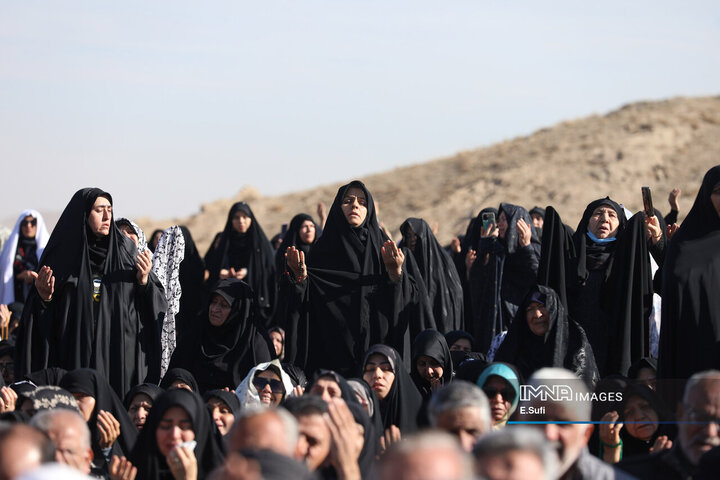 اقامه نماز طلب باران در اراک