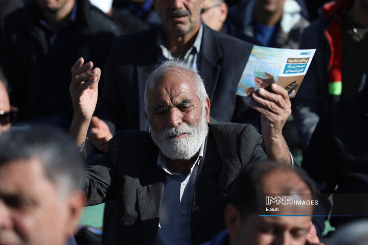 اقامه نماز طلب باران در اراک