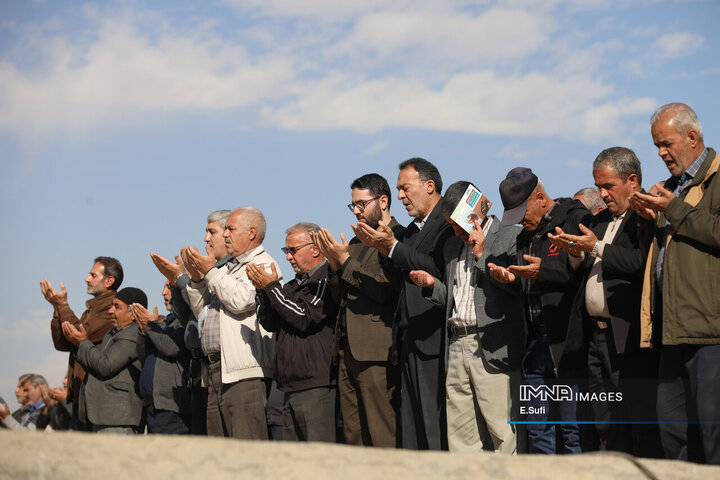 اقامه نماز طلب باران در اراک