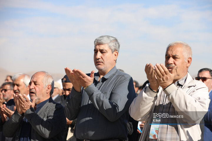 اقامه نماز طلب باران در اراک