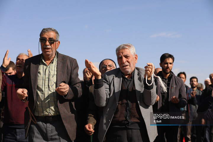 اقامه نماز طلب باران در اراک