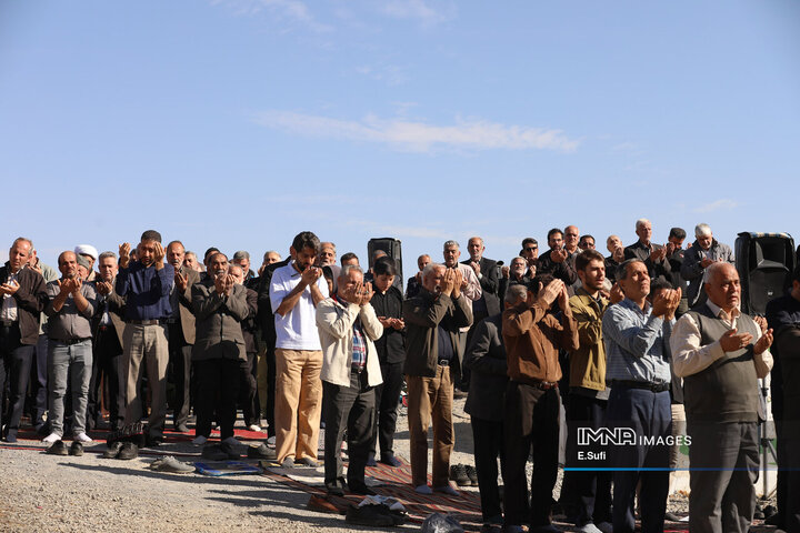 اقامه نماز طلب باران در اراک