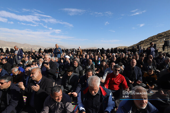 اقامه نماز طلب باران در اراک