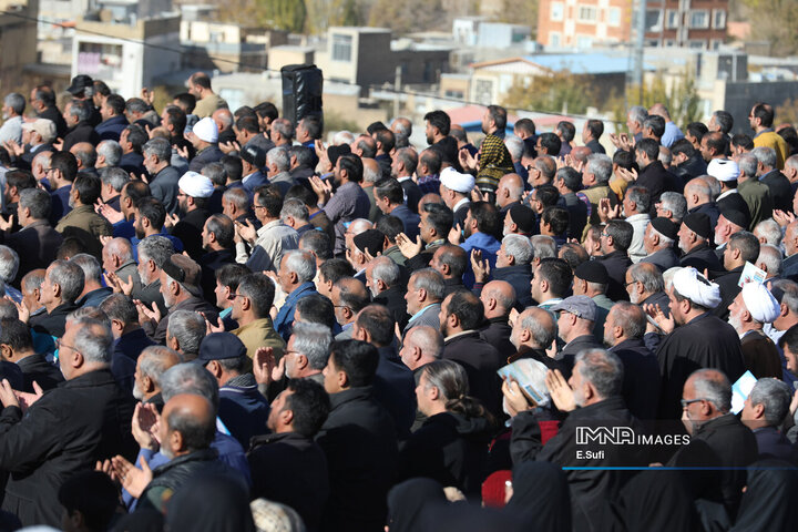 اقامه نماز طلب باران در اراک