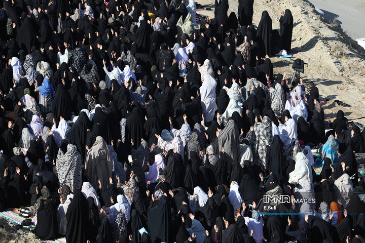 اقامه نماز طلب باران در اراک