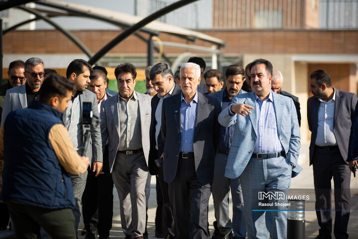 بازدید شهردار اصفهان از پروژه‌های منطقه 15 شهرداری