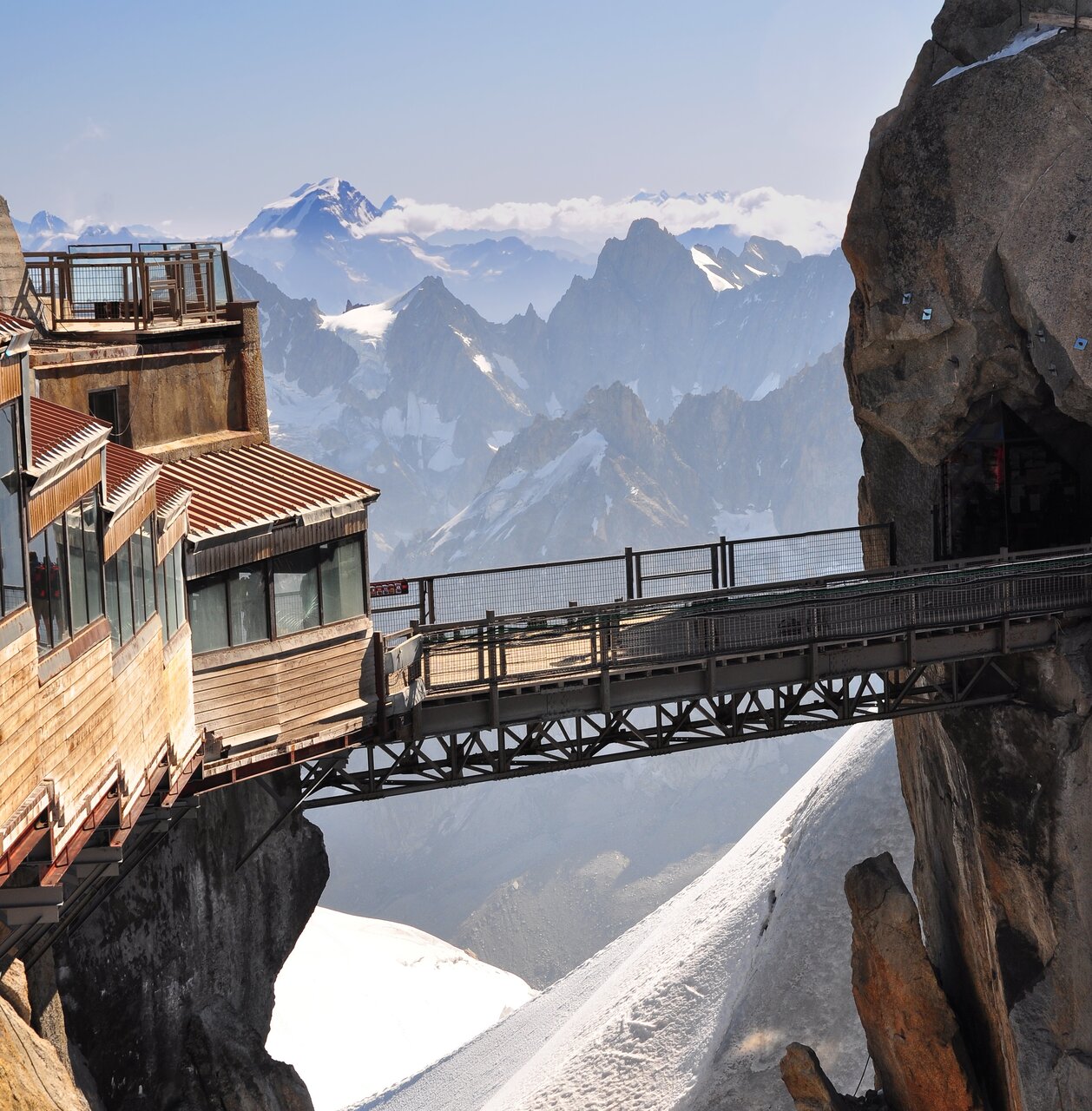 شگفتانگیزترین پلهای معلق عابرپیاده جهان