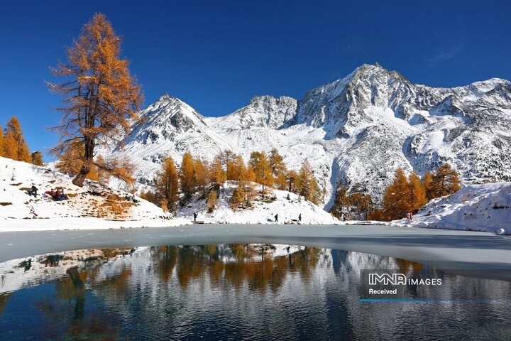 منظره طبیعی در دامنه کوه‌های آلپ، سوئیس