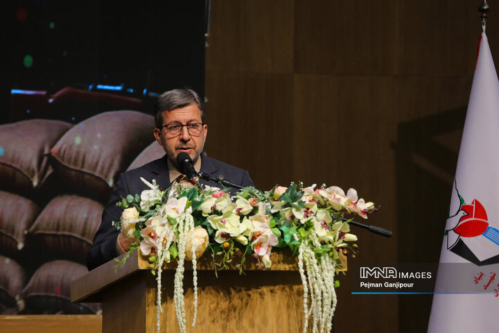 پیام ۲۵ آبان اصفهان این است که ما صلح‌طلبیم، اما جنگ را بلدیم