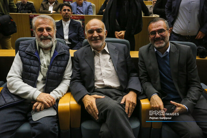 یاد و ذکر شهدا از اولویت بالایی برخوردار است