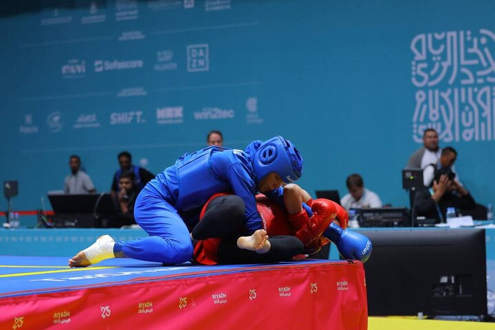 سارا شفیعی مدال طلا را به گردن آویخت