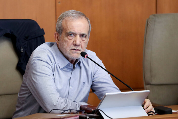 پزشکیان: اگر موتور خودروها اصلاح نشود، خودروسازان اجازه تولید نخواهند داشت