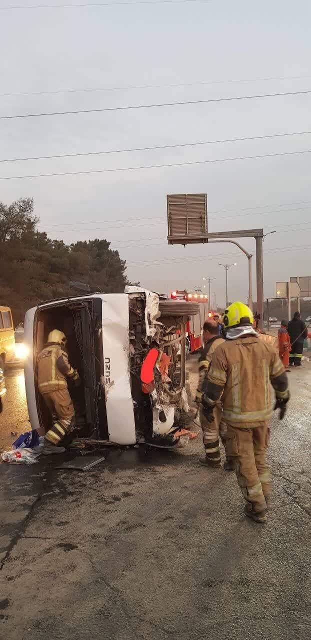 واژگونی مینیبوس در تهران ۶ مصدوم برجای گذاشت