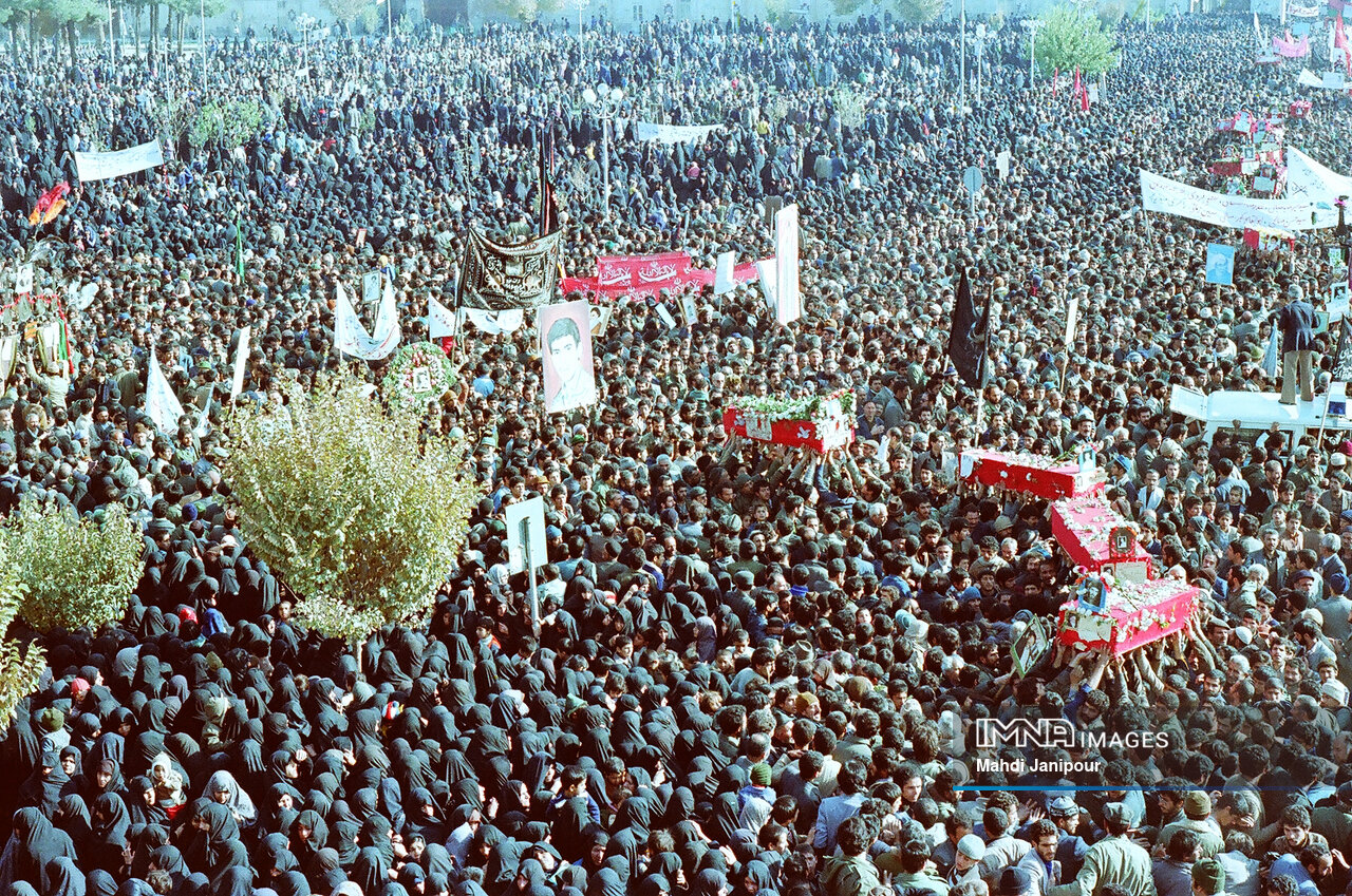 ۲۵ آبان؛ روزی که خون شهدا قلب یک ملت را به هم پیوند زد