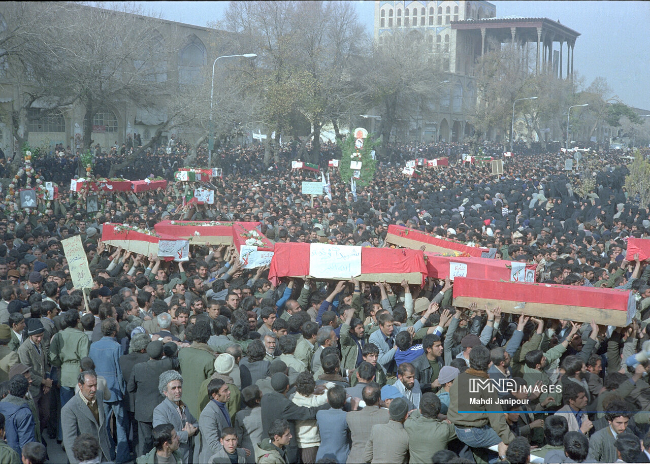 ۲۵ آبان؛ روزی که خون شهدا قلب یک ملت را به هم پیوند زد