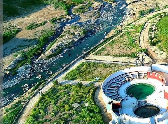 توسعه چشمه‌های آب‌گرم دهلران موجب رونق گردشگری در منطقه خواهد شد