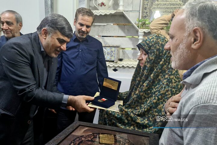 قدردانی از خانواده معظم شهدا مسئولیتی فراتر از مناسبت‌ها است