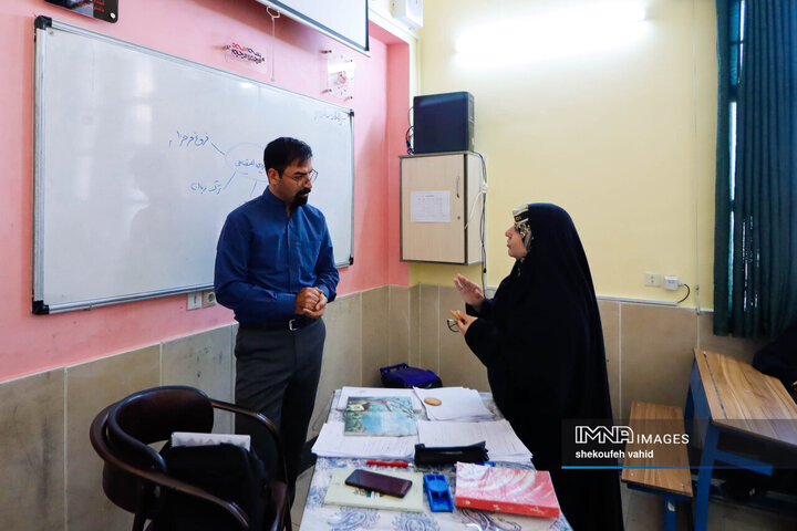 بازتجربه یک روز تحصیل والدین در مدرسه