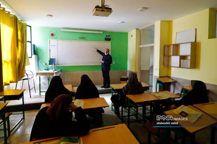 بازتجربه یک روز تحصیل والدین در مدرسه