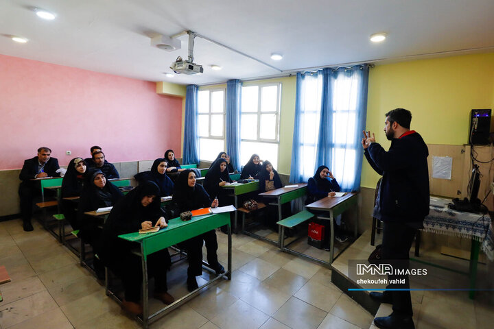 بازتجربه یک روز تحصیل والدین در مدرسه