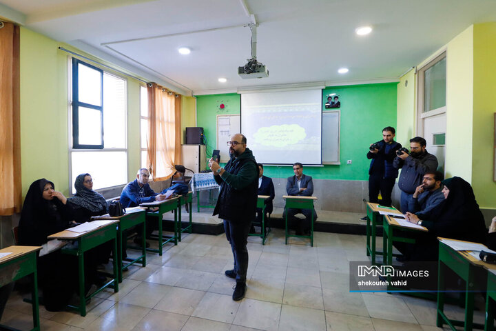 بازتجربه یک روز تحصیل والدین در مدرسه