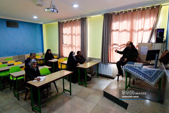 بازتجربه یک روز تحصیل والدین در مدرسه