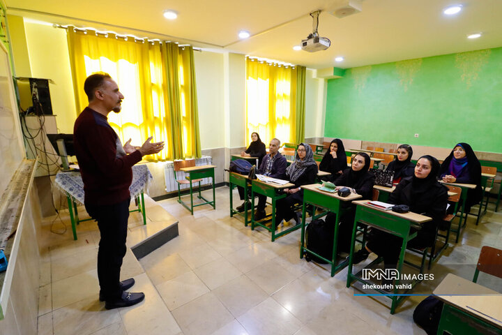 بازتجربه یک روز تحصیل والدین در مدرسه