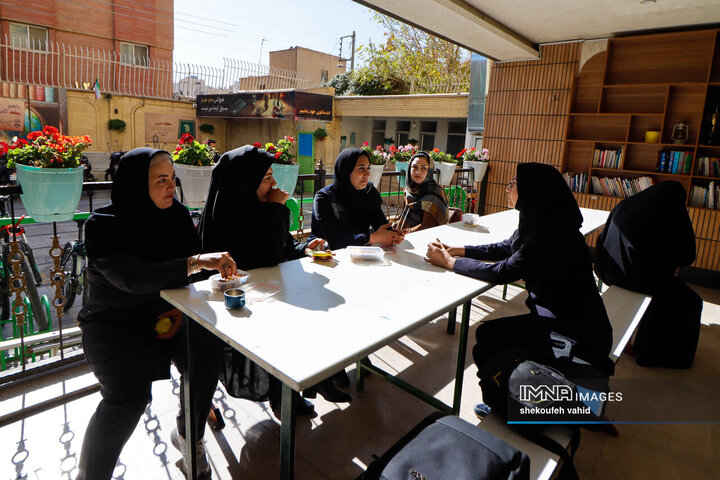 بازتجربه یک روز تحصیل والدین در مدرسه