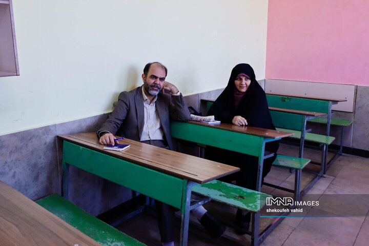 بازتجربه یک روز تحصیل والدین در مدرسه