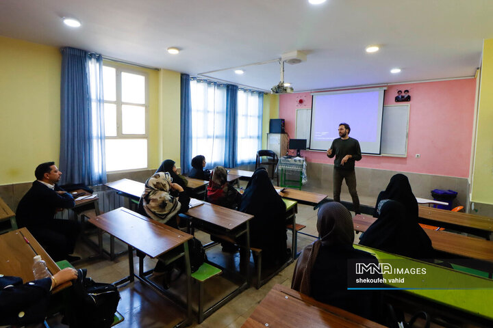 بازتجربه یک روز تحصیل والدین در مدرسه