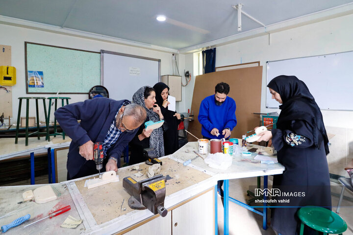 بازتجربه یک روز تحصیل والدین در مدرسه