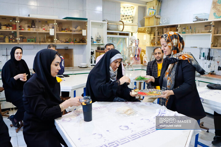 بازتجربه یک روز تحصیل والدین در مدرسه