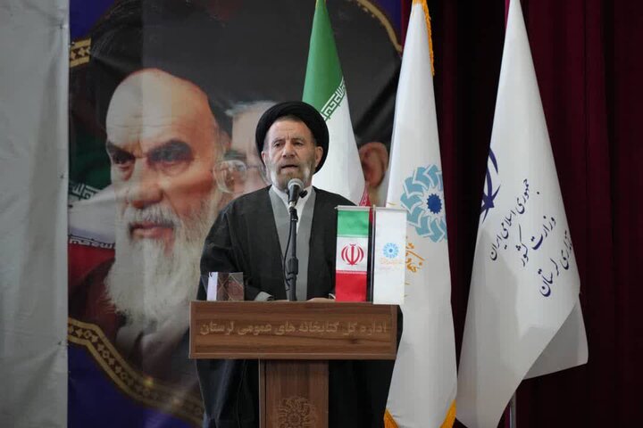 کتابخوانی محور رشد، توسعه و تمدن‌سازی جوامع است