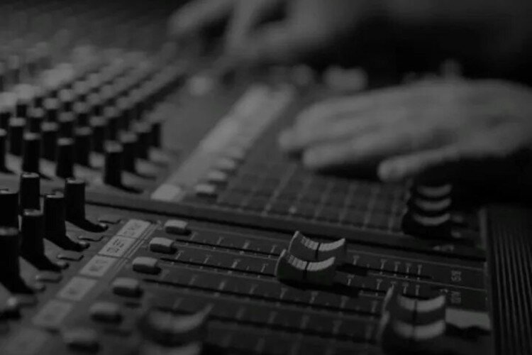 دانلود آهنگ از وبسایت می موزیک