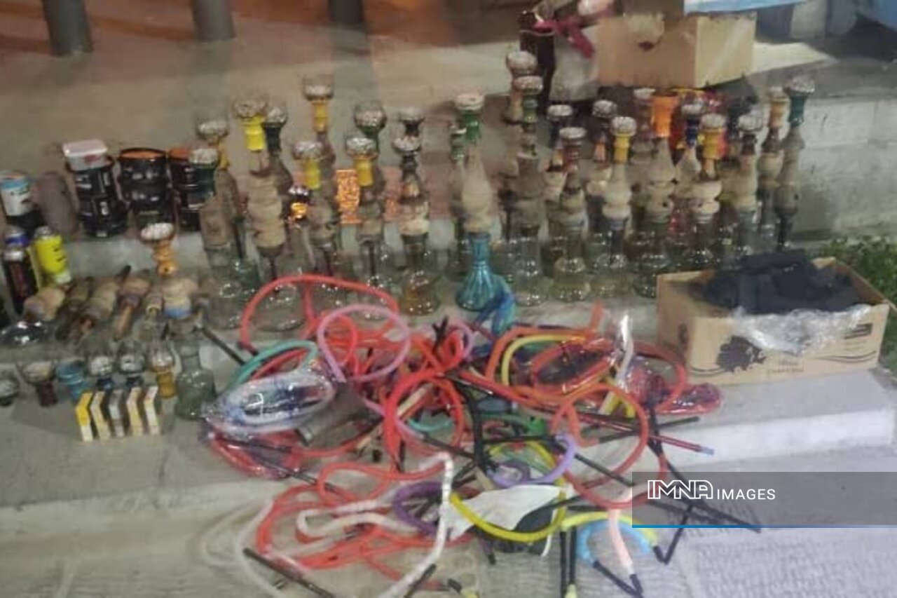 پاکسازی محیط اطراف مسیر رودخانه زایندهرود از قلیانفروشیهای سیار