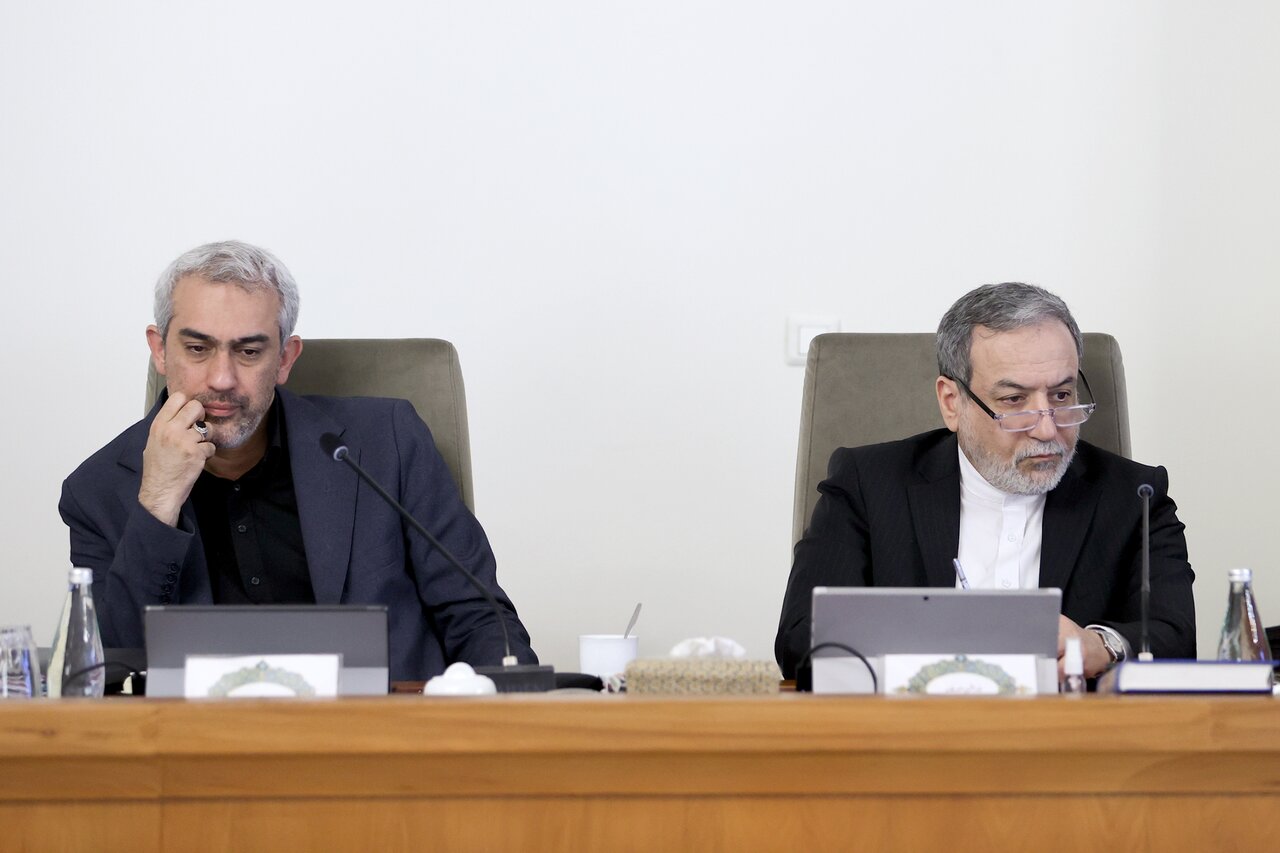 رئیسجمهور: نباید پست و مقام مبنای دریافت حقوق باشد/ً ضرورت سامان دادن به ناترازی منابع