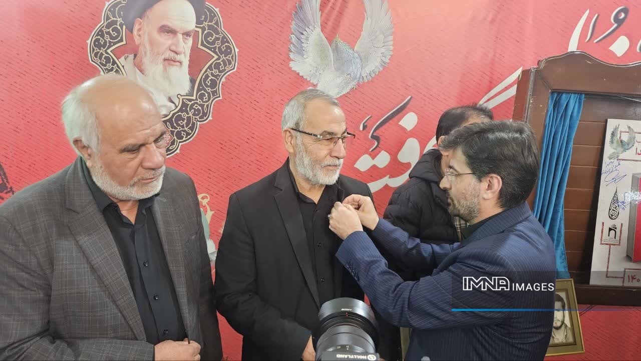 رونمایی از کتاب سرداران و ۱۱۱۰ شهید منطقه ۱۰ گامی برای ثبت و انتقال میراث حماسی شهداست