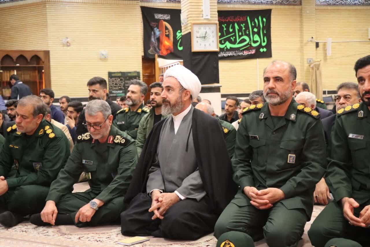 جمهوری اسلامی ایران حرکتی بنیادی بود که دنیای کفر و استعمار را به چالش کشید