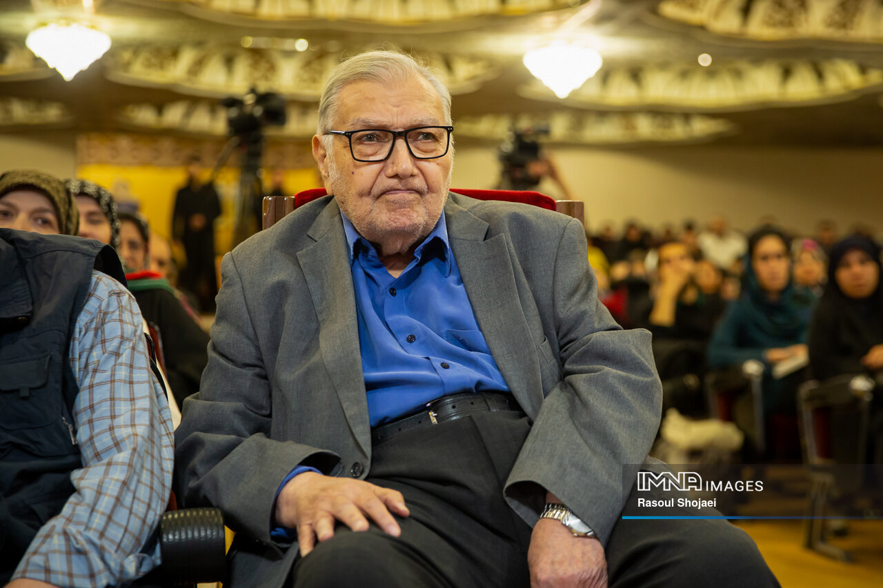 علم بدون فلسفه و دین انسانساز نیست