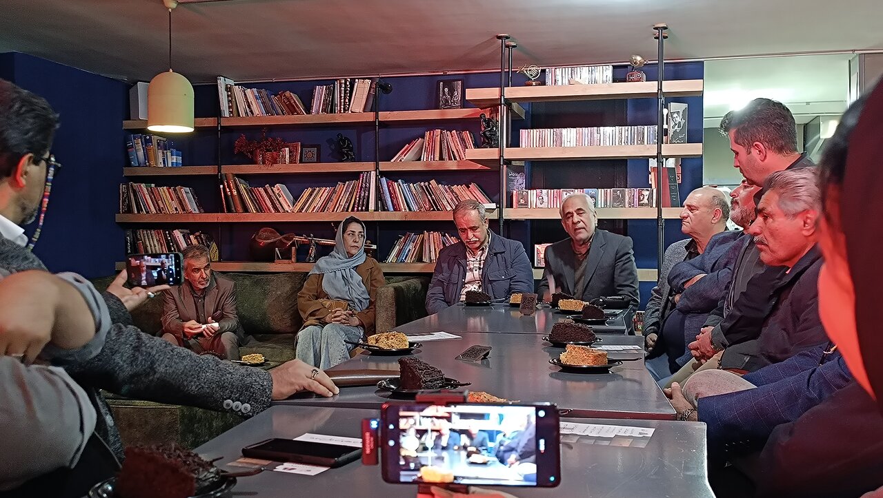 کمند عشق در کتابفروشی صمصام؛ جایی که کتاب نفس می‌کشد